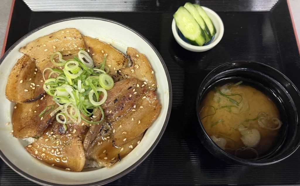 北海道名物 豚丼(850円)