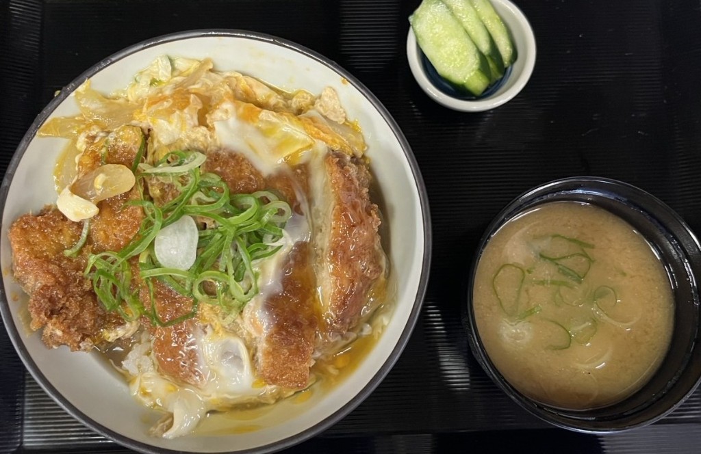 とろーりたまごのカツとじ丼(950円)